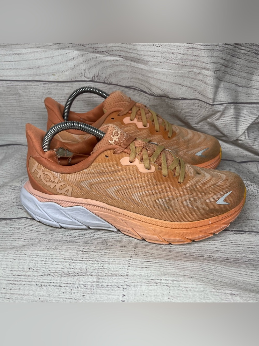 Hoka Women’s 8.5B Arahi 6 Shell Coral Running Shoes